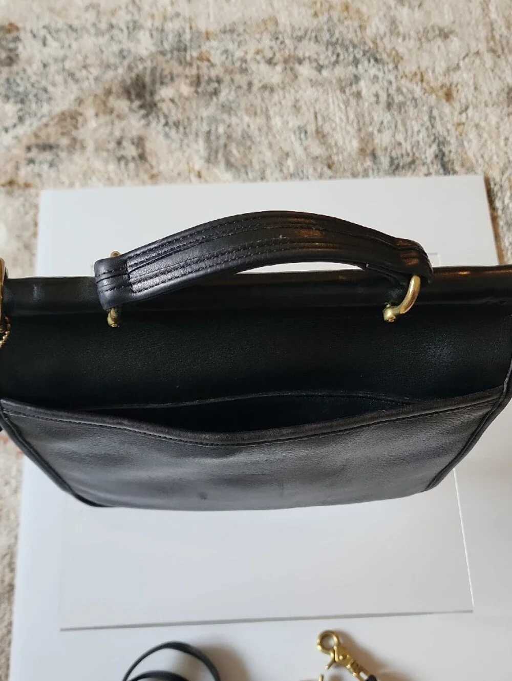 Coach Willis Vintage Leather Bag with Gold Hardware. 1996. D6L-9927. 10×10.5×2.
